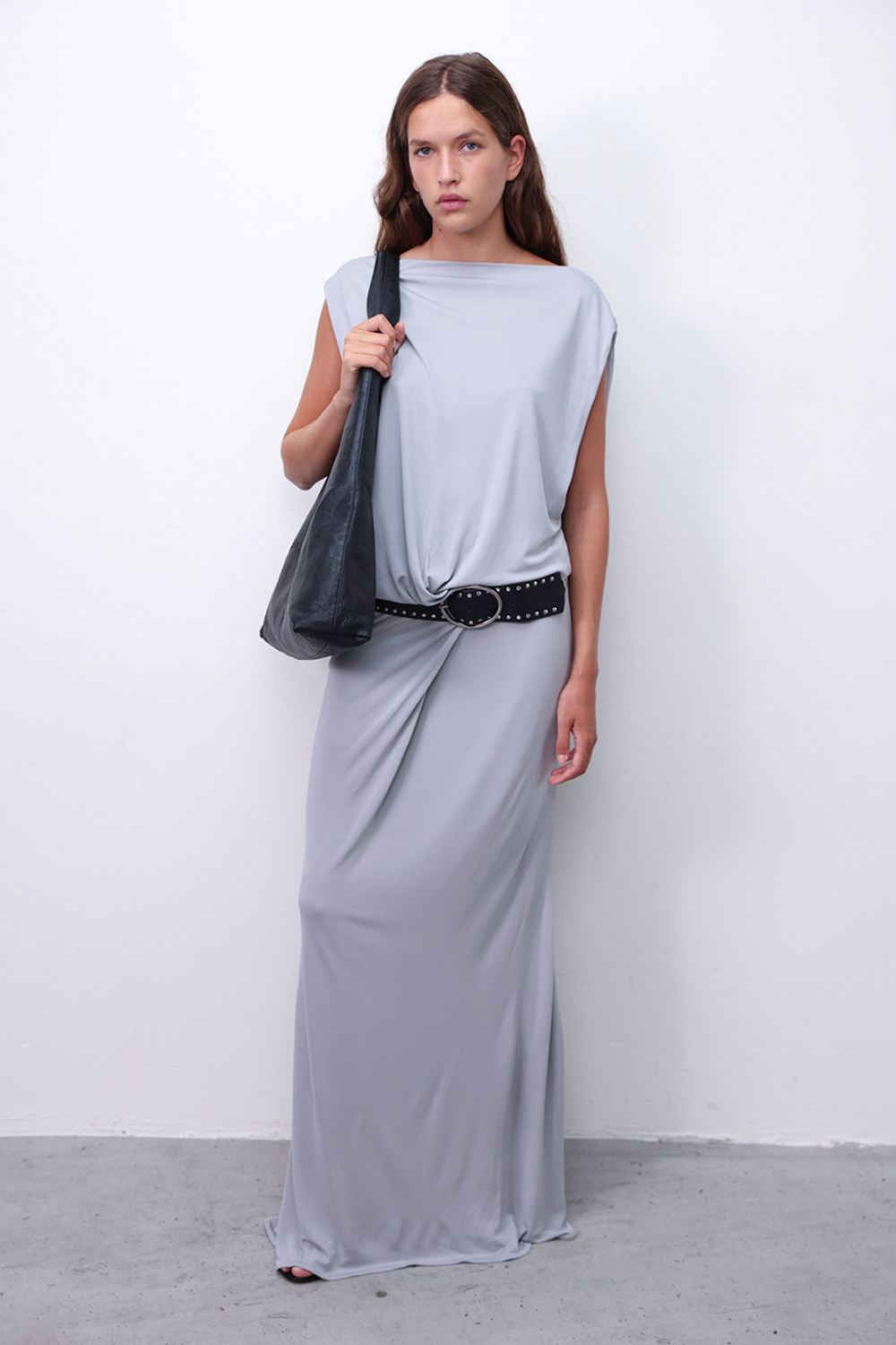 שמלת מקסי עם חגורה